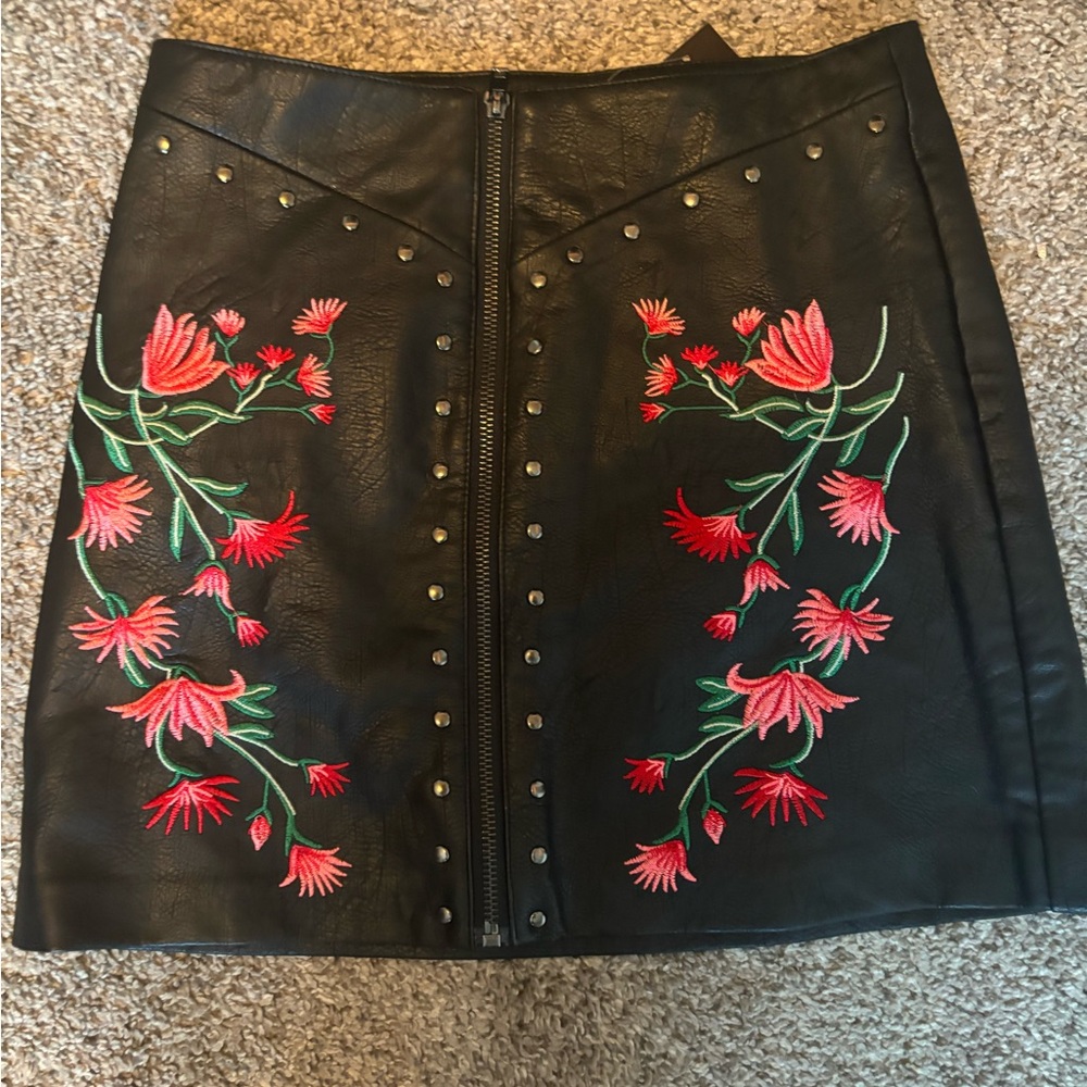 Small Fashion Nova skirt
